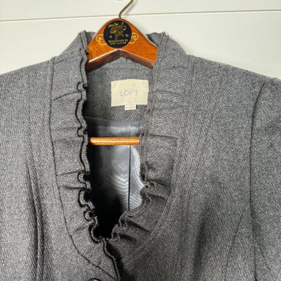 Ann Taylor Loft Crop Suit Jacket Womens Sz 2 Ruffle Gray Wool Blend - Picture 10 of 13